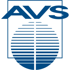 Reduction of indium segregation in InGaAs/GaAs quantum wells grown by molecular beam epitaxy on vicinal GaAs(001) substrates